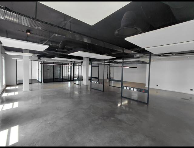 2,590M² OFFICE TO LET IN BRYANSTON